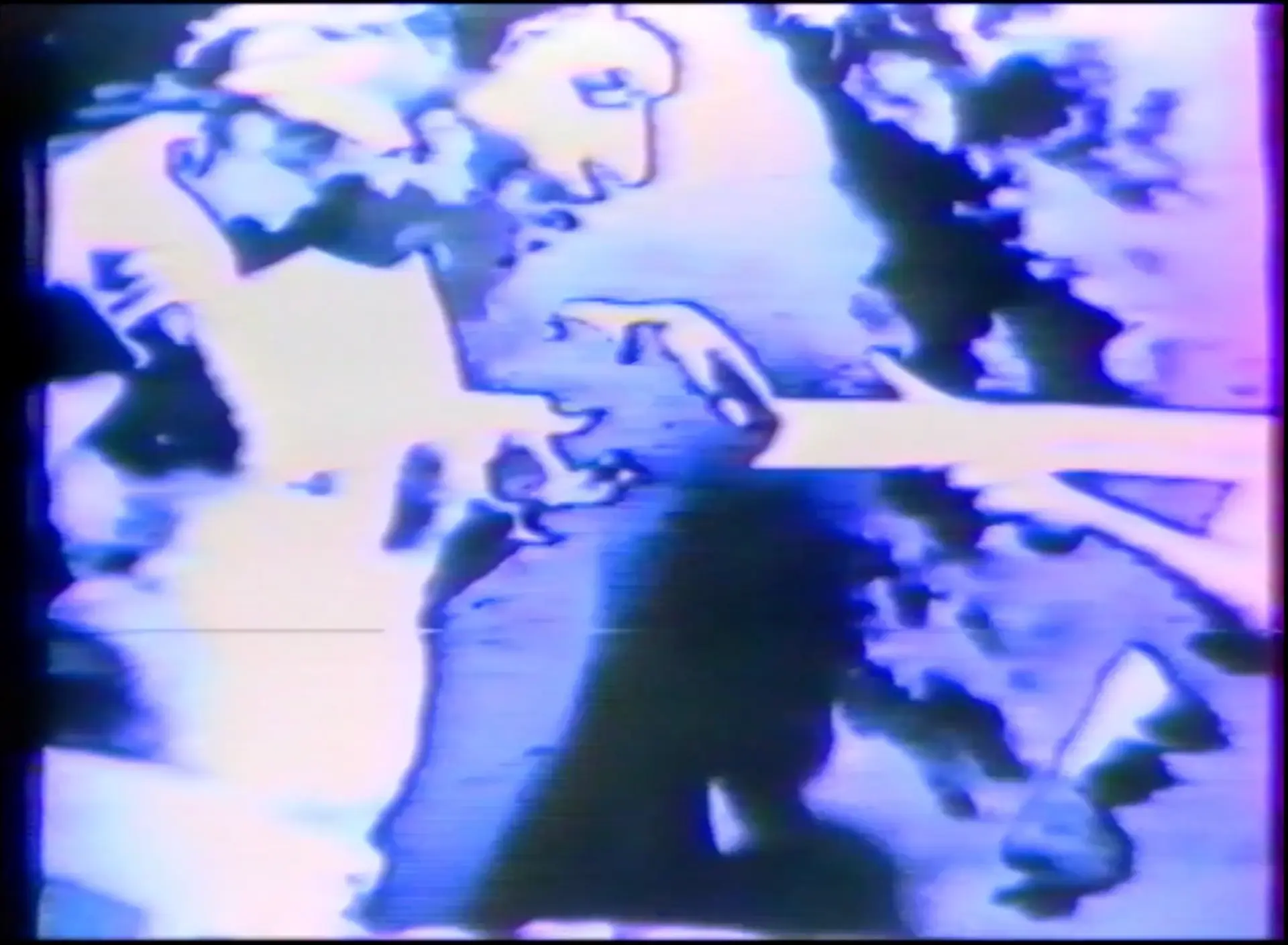 Photogramme 6 de l'œuvre vidéo « Spots Sport » de Marie-Paule Lechalupé